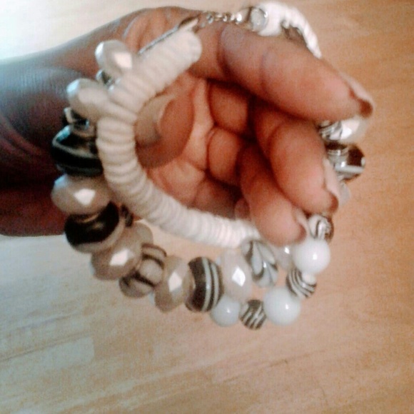 beaded bracelet - Picture 4 of 5